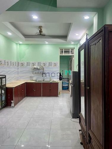 Hình ảnh Bán nhà, HXH, 2 lầu, 4 phòng ngủ, đường Đồng Đen, giá chỉ 5 tỷ 550.