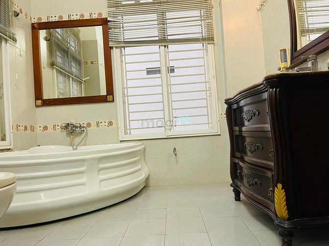 Hình ảnh Cho thuê biệt thự Thảo Điền, MT đường Số 11, 3 tầng, 6PN, DT 288m2