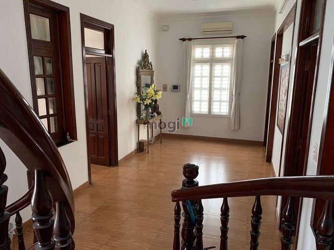 Hình ảnh Cho thuê biệt thự Thảo Điền, MT đường Số 11, 3 tầng, 6PN, DT 288m2