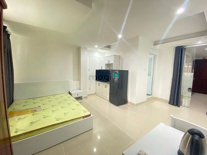 Hình ảnh Đang Trống Studio Cửa Sổ Lớn - Ngay BigC Tô Hiến Thành