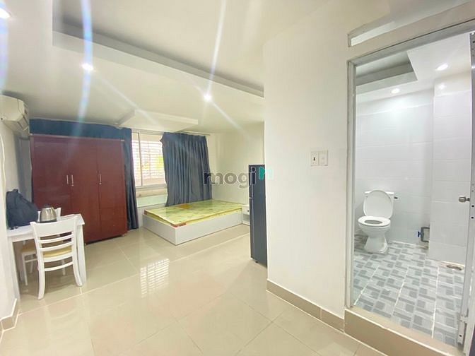 Hình ảnh Đang Trống Studio Cửa Sổ Lớn - Ngay BigC Tô Hiến Thành