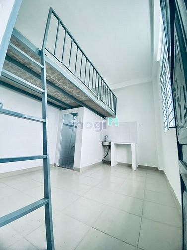 Hình ảnh Phòng trọ gác lửng có thang máy ra vào vân tay