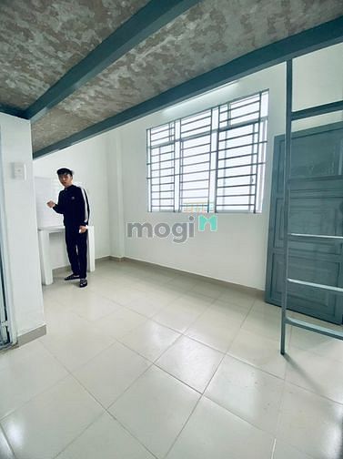 Hình ảnh Phòng trọ gác lửng có thang máy ra vào vân tay