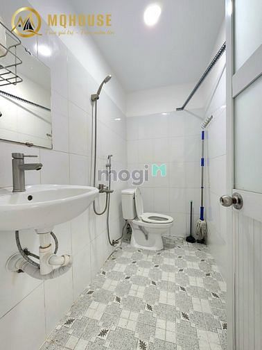 Hình ảnh Duplex cửa sổ lớn đường Lạc Long Quân