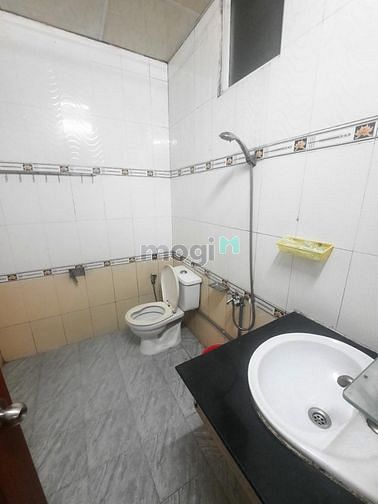 Hình ảnh cho thuê phòng khách sạn bình dân 2.5tr ở được 3 đến 4 người