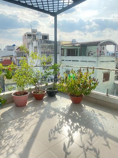 Hình ảnh Penhouse Sân Thượng 60m2 Tân Bình, Giáp Quận 10, Ban công siêu rộng.