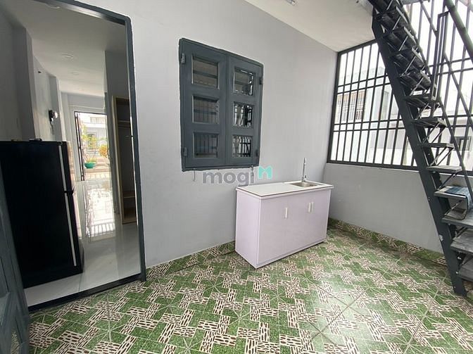 Hình ảnh Penhouse Sân Thượng 60m2 Tân Bình, Giáp Quận 10, Ban công siêu rộng.