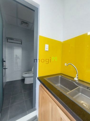 Hình ảnh Phòng mới full nội thất , ban công ở Thạch Lam