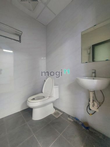 Hình ảnh Phòng mới full nội thất , ban công ở Thạch Lam