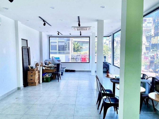 Hình ảnh Cho thuê goc 2MT Nguyễn Đình Chiểu ngay chợ TW Quận 3
