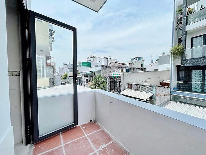 Hình ảnh Duplex cửa sổ ban công ở đc 4ng gần UEF HIU