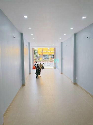 Hình ảnh Cho thuê nguyên căn mặt tiền Cộng Hoà