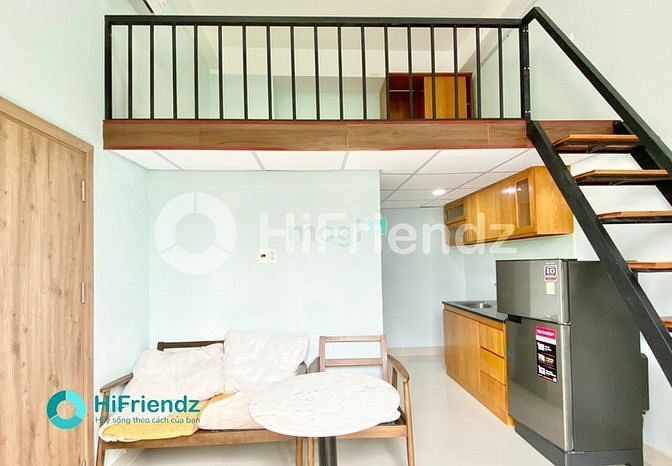 Hình ảnh Gác bancon full nt hỗ trợ cọc cạnh kcx vng cresentmall phu my hung q7