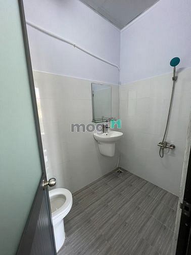 Hình ảnh Mb6623 nạp rút nhanh chóng mới xây, có ban công, cửa sổ ngay chợ TD