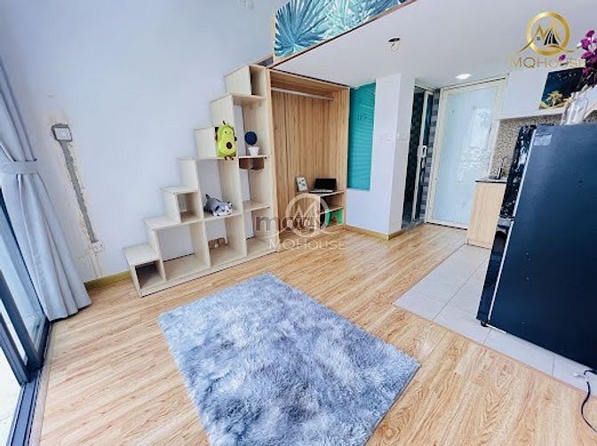 Hình ảnh Duplex Hoàng Văn Thụ Mới, Thoáng Mát, Tháng máy bạn công cửa sổ to.