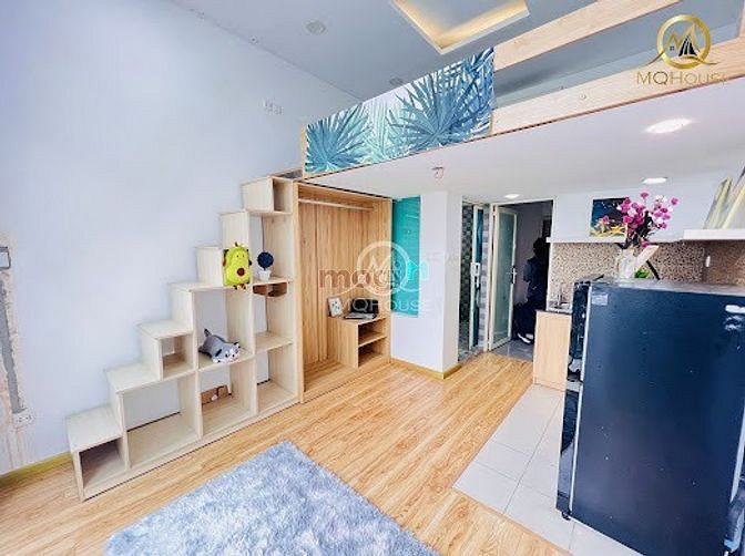 Hình ảnh Duplex Hoàng Văn Thụ Mới, Thoáng Mát, Tháng máy bạn công cửa sổ to.