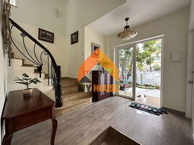 Hình ảnh Villa shynh đẹp trằng toát 220m2 giá 3500$