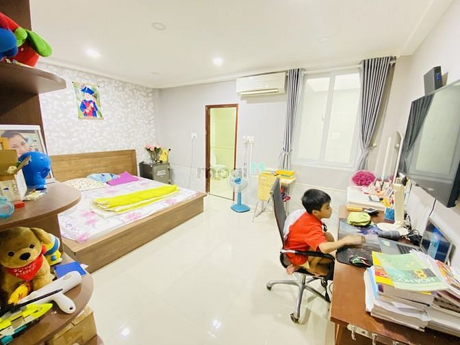 Hình ảnh Tân Bình -Ô tô đổ cổng -4 Tầng -71m2 - Út Tích. Nhỉnh 8tỷ.