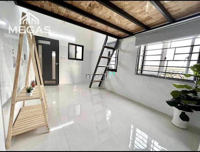 Hình ảnh phòng trọ có máy lạnh, nước nóng, thang máy.