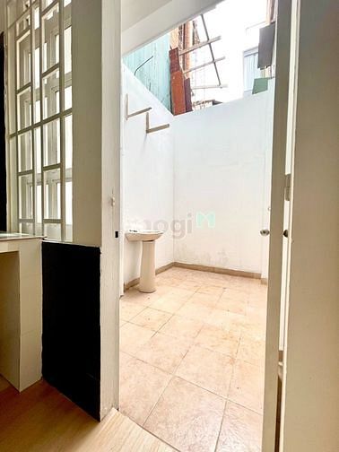 Hình ảnh 🍄🏡🍄2 phòng ngủ - 1 phòng khách - thang máy - Quận 5