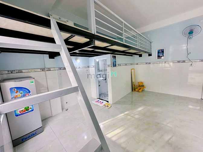 Hình ảnh Phòng Gác lửng + Mới xây 100% _ Ban công/ cửa sổ cực thoáng