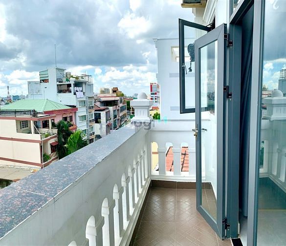 Hình ảnh Cho thuê căn studio ban công, cửa sổ thoáng, ngay Vincom, Quận 7