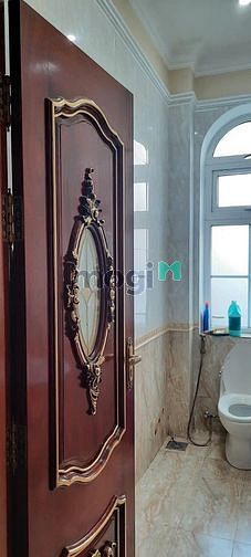 Hình ảnh Biệt thự giữa trung tâm TP. HCM nội thất siêu cao cấp gỗ đỏ - Cách Mạn