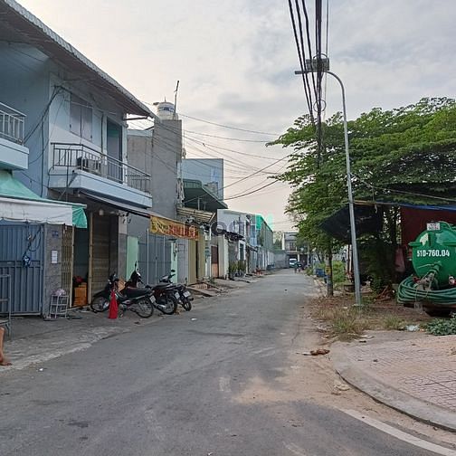Hình ảnh Bán đất hẻm xe hơi Binh Tân đường to rất gấp