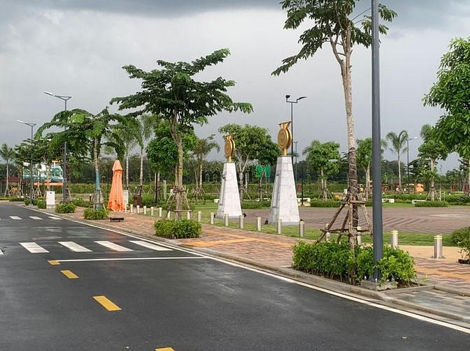 Hình ảnh Đắt mặt tiền đường Nguyễn Văn Linh