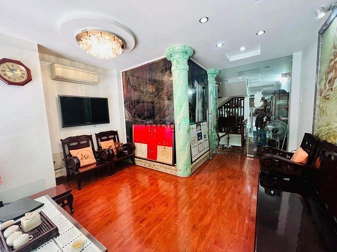 Hình ảnh Mặt Tiền Sầm Uất Trần Hưng Đạo 80m2