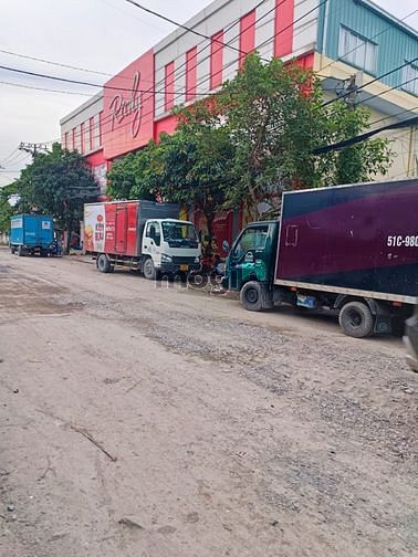 Hình ảnh Bán chdv 36 phòng 350m2 mặt đường 16m. Khu dân cư phát triển.