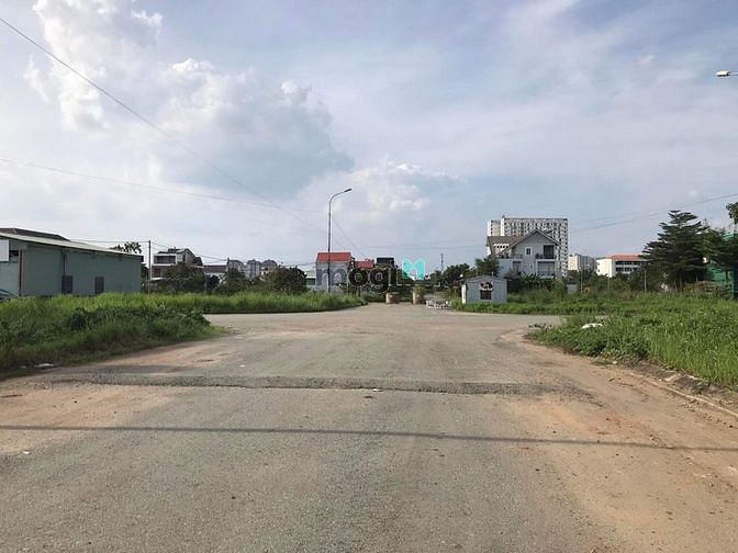 Hình ảnh Cho thuê đất đường lớn dtich 15x20m2, khu Phú Nhuận Q9 7,5tr/1thang