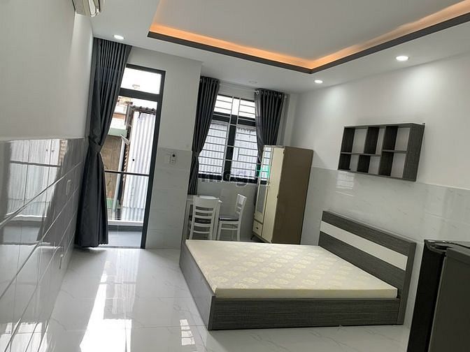 Hình ảnh Studio ban công full nội thất sát ngã 4 Hàng Xanh