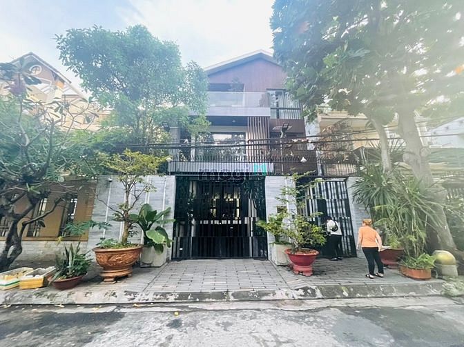 Hình ảnh Siêu biệt thự có thang máy trong nhà ở KDC Trung Sơn