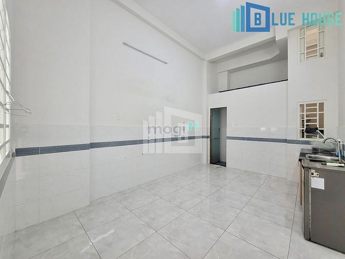 Hình ảnh ⭐ Trống phòng ban công cửa sổ gần sân bay Tân Sơn Nhất