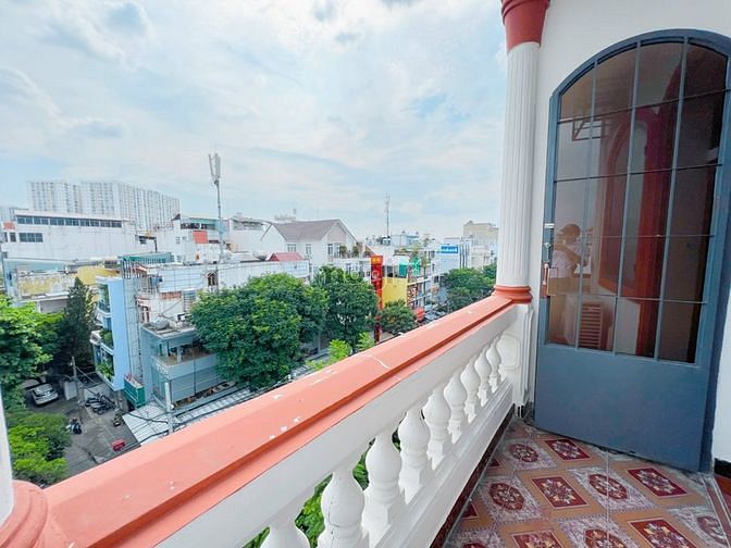 Hình ảnh Căn hỗ gác lững cho thuê full nội thất có ban công