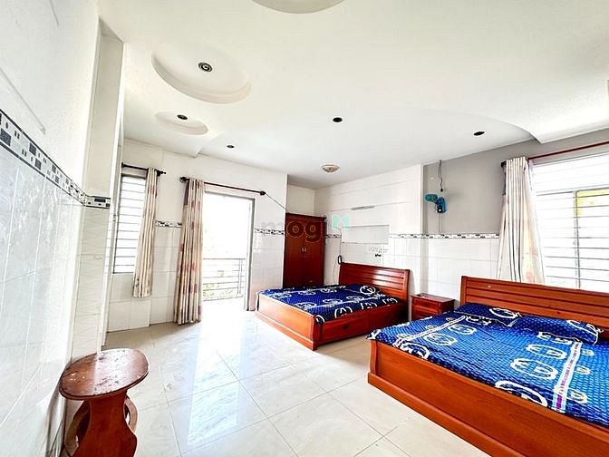 Hình ảnh Phòng ban công xiêu rộng đầy đủ nội thất