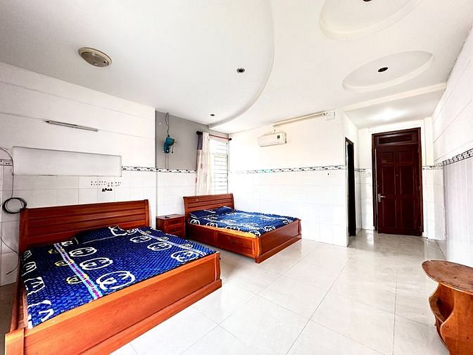 Hình ảnh Phòng ban công xiêu rộng đầy đủ nội thất