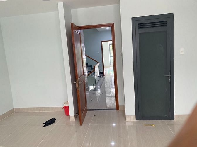 Hình ảnh Cho thuê nhà KĐT Vạn Phúc, Thủ Đức. 1 hầm, 1 trệt, 2 lầu, thang máy.