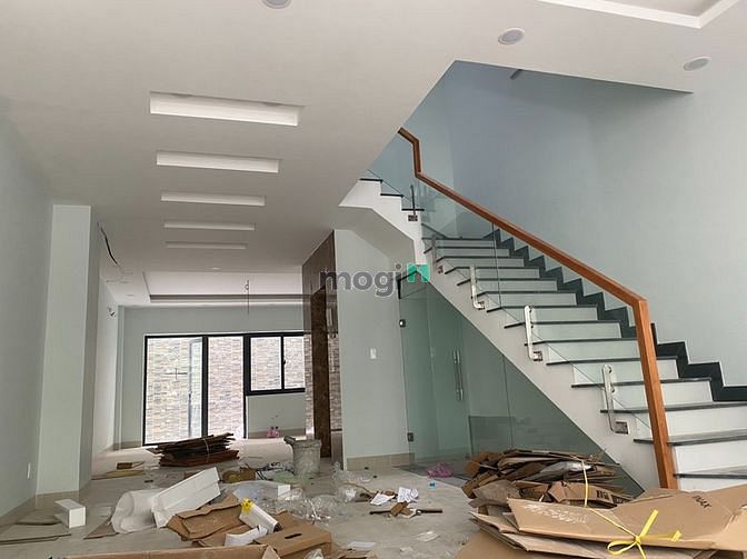Hình ảnh Cho thuê nhà KĐT Vạn Phúc, Thủ Đức. 1 hầm, 1 trệt, 2 lầu, thang máy.