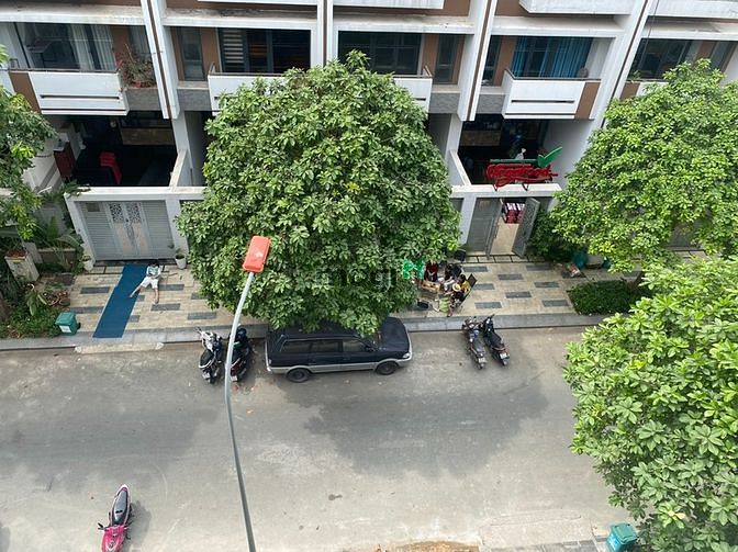 Hình ảnh Cho thuê nhà KĐT Vạn Phúc, Thủ Đức. 1 hầm, 1 trệt, 2 lầu, thang máy.