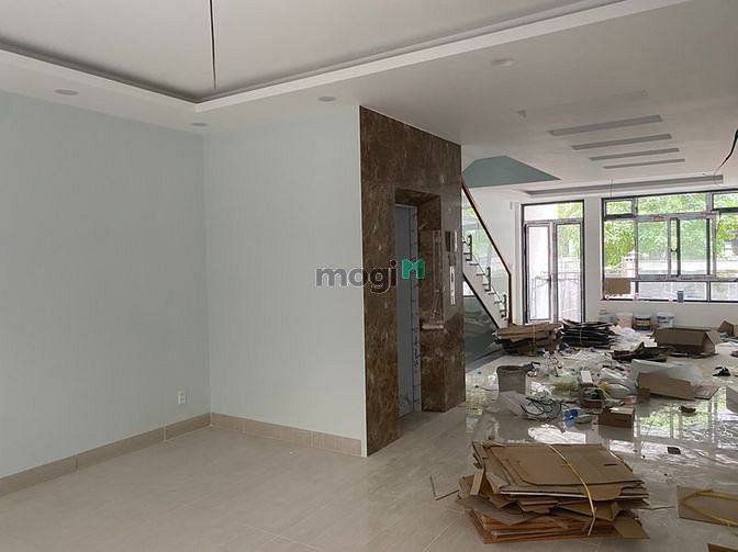 Hình ảnh Cho thuê nhà KĐT Vạn Phúc, Thủ Đức. 1 hầm, 1 trệt, 2 lầu, thang máy.