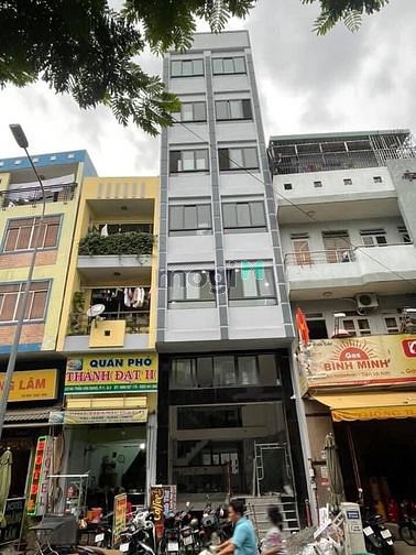 Hình ảnh Căn Hộ Quận Trung Tâm Cửa sổ lớn thiết kế hiện đại thoáng mát