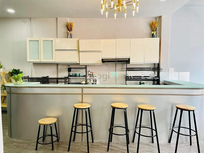 Hình ảnh Cho thuê căn Penthouse  100m2 ngay trung tâm q1,có 2 bancon thoáng mát