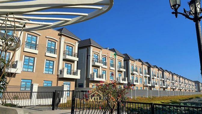 Hình ảnh Bán biệt thự Vinhomes Quận 9, 200m2 chỉ 24 tỷ