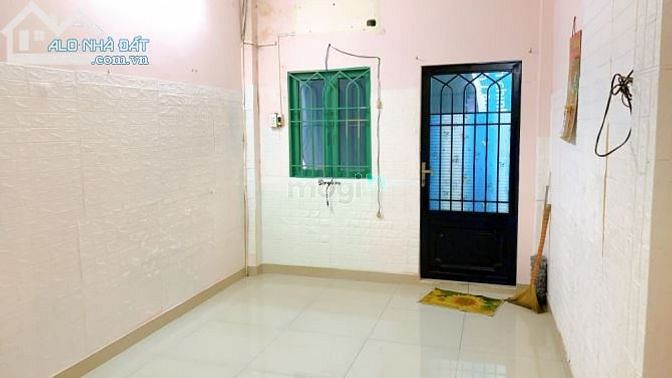 Hình ảnh Bán gấp nhà Bến Vân Đồn 3PN 2wc  giá 2tỷ2