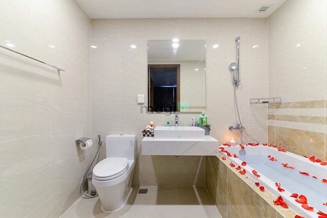 Hình ảnh Tin giựt gân!!! ICON 56 Quận 4 70M2 2PN 2WC giá: 2TỶ110