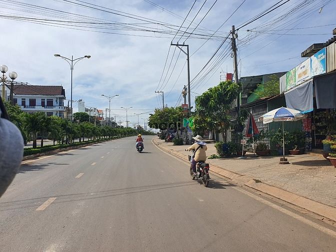 Hình ảnh Mảnh đất 1050m giá chỉ 750 thôi tại thị trấn sổ hồng riêng