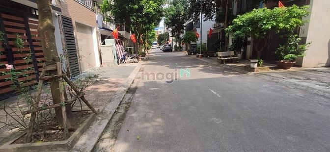 Hình ảnh Cần tiền bán nhanh mảnh đất lô góc Việt Hưng 100m2 phân lô, vỉa hè