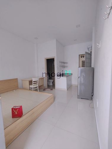 Hình ảnh Đầu tháng 3 trống phòng có ban công, cửa sổ sát chợ Phú Thọ Hoà